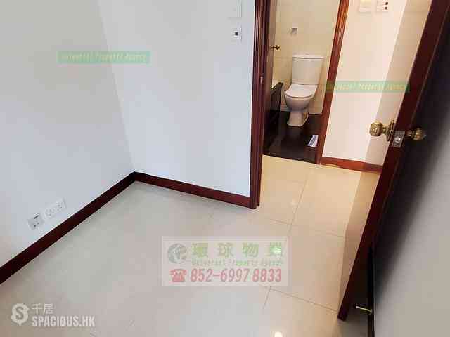 Kennedy Town - The Merton Tower 1 05