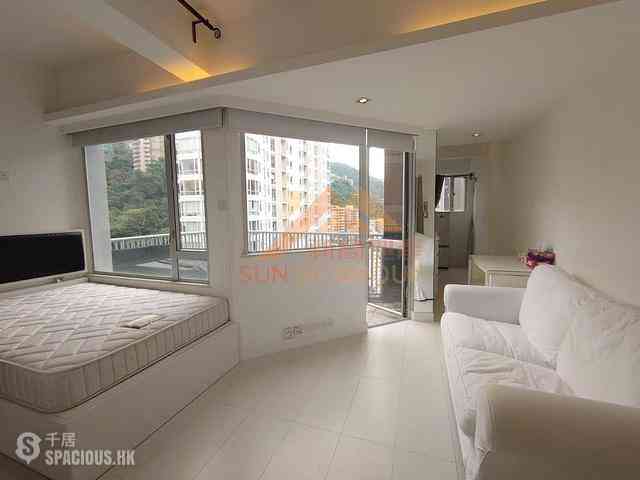Happy Valley - Cheerful Court 01