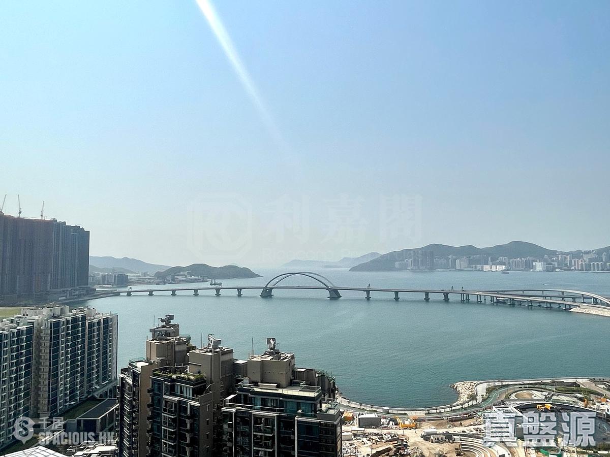 Tseung Kwan O - Twin Peaks Block 1 01
