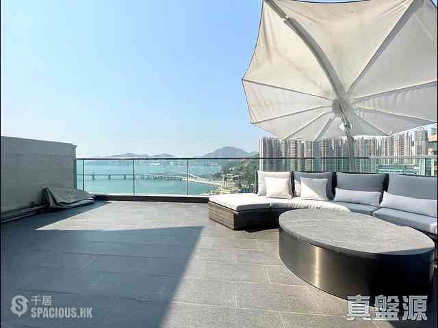 Tseung Kwan O - Twin Peaks Block 1 02