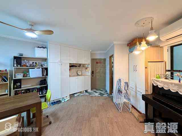 Hang Hau - Nan Fung Plaza Block 3 02