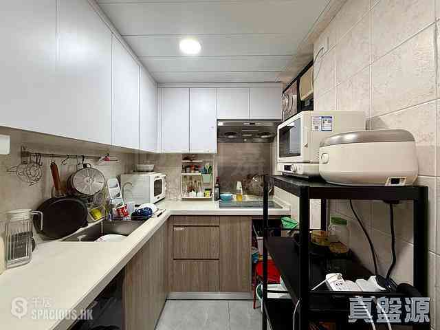 Hang Hau - Nan Fung Plaza Block 3 03