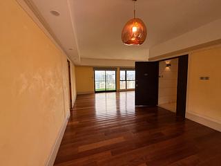 Mid Levels East - Bowen Place 02