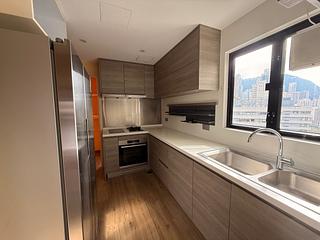Mid Levels East - Bowen Place 05