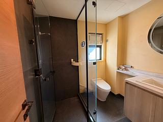 Mid Levels East - Bowen Place 06