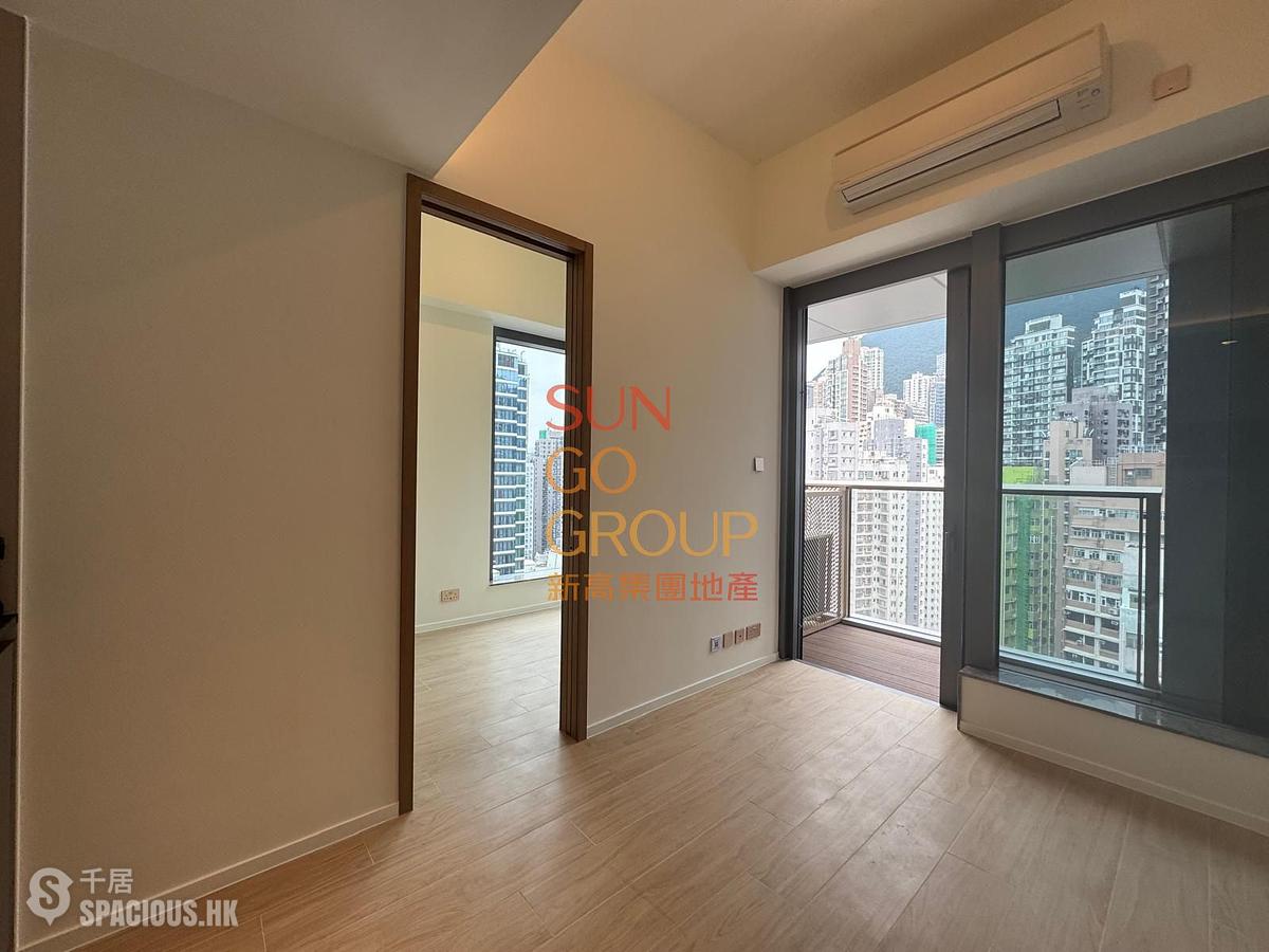 Sai Ying Pun - Des Voeux W Residence 01