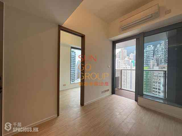 Sai Ying Pun - Des Voeux W Residence 01