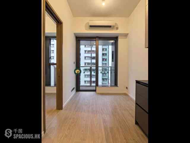 Sai Ying Pun - Des Voeux W Residence 01