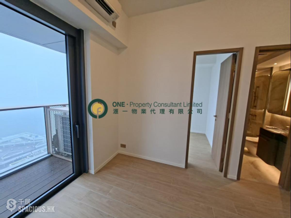 Sai Ying Pun - Des Voeux W Residence 01