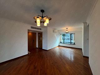 Mid Levels West - 80 Robinson Road 02