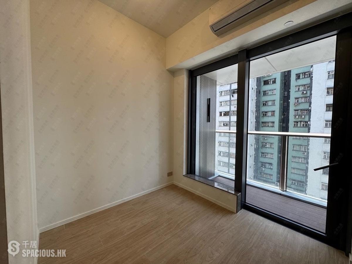 Sai Ying Pun - Des Voeux W Residence 01