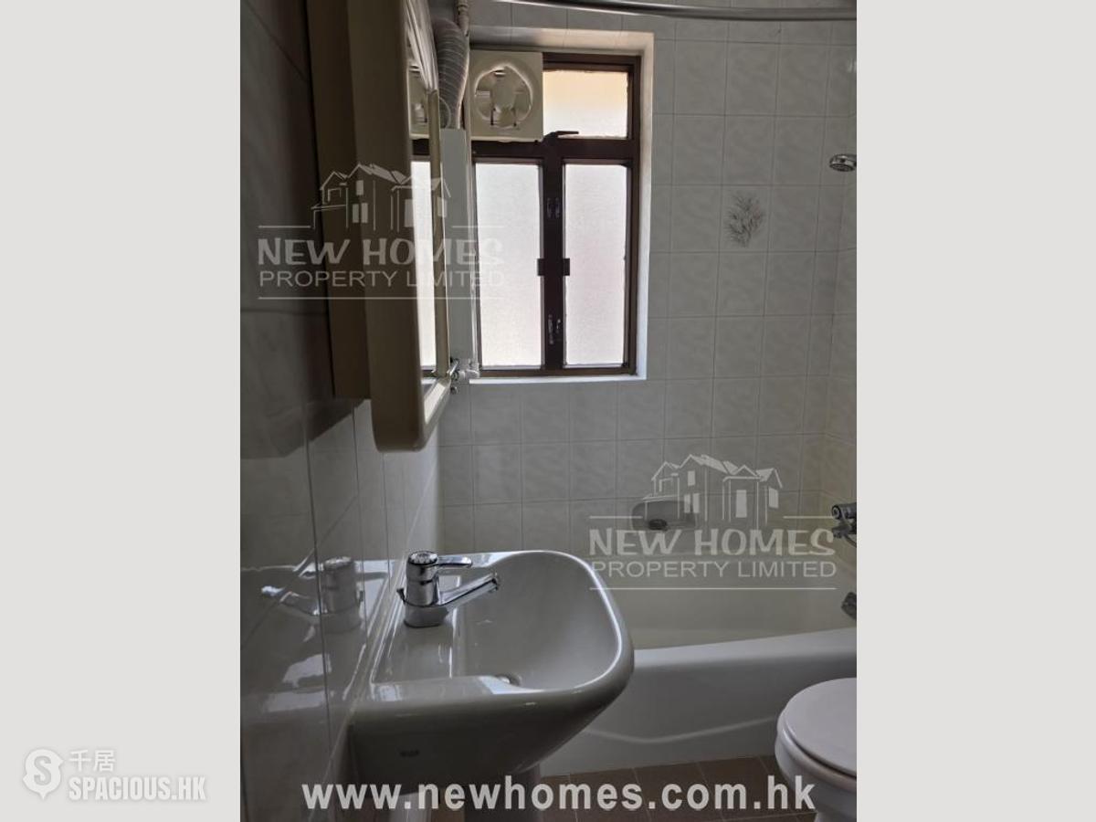 Happy Valley - Antonia House 01