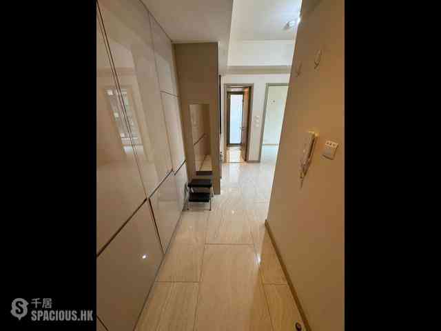 Sai Ying Pun - King's Hill 01