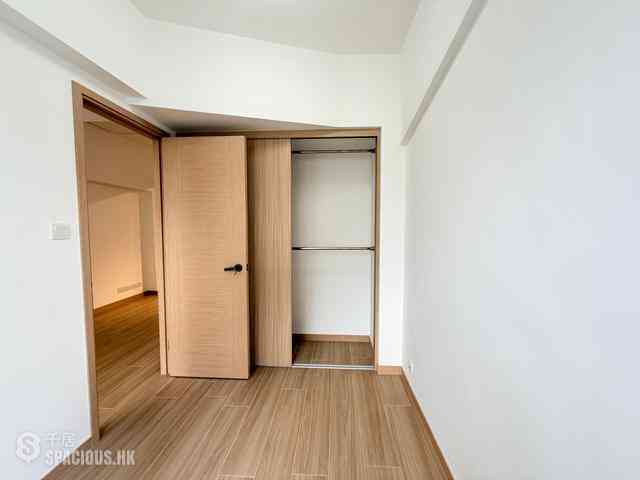 Wan Chai - Yau Kwong Building 04
