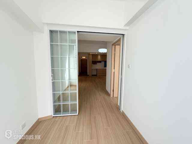Wan Chai - Yau Kwong Building 09