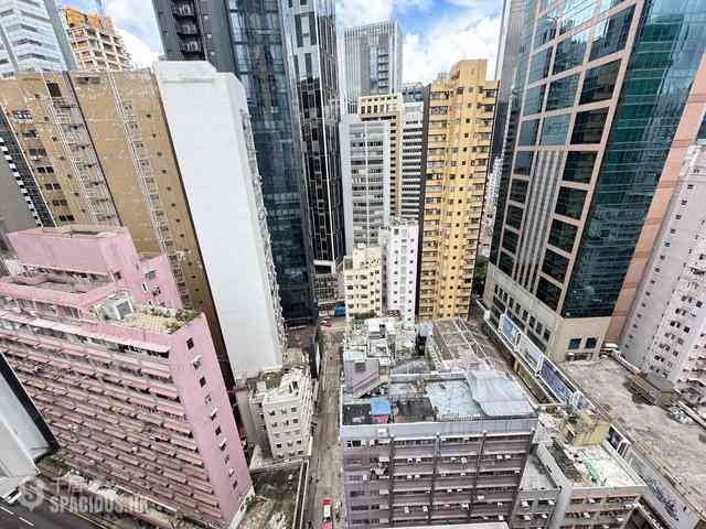 Wan Chai - Man On House 08
