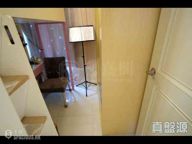 Tsim Sha Tsui - The Victoria Towers 05