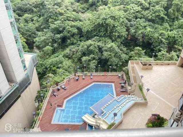 Tai Hang - Ronsdale Garden 07