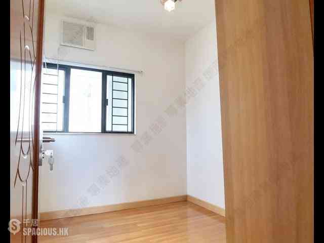 Mid Levels Central - Elegant Terrace 02