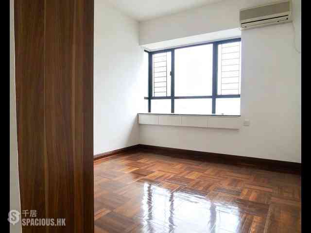 Mid Levels Central - Elegant Terrace 04