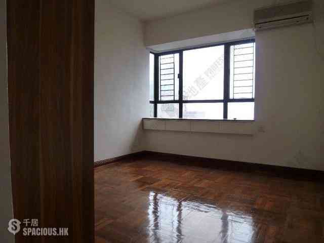 Mid Levels Central - Elegant Terrace 02