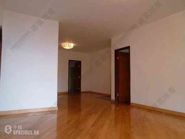 Mid Levels Central - Elegant Terrace 03