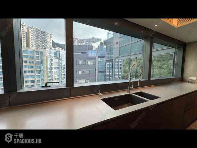 Mid Levels West - University Heights 10