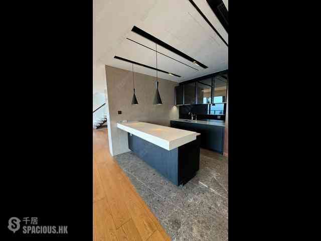 Mid Levels West - University Heights 17