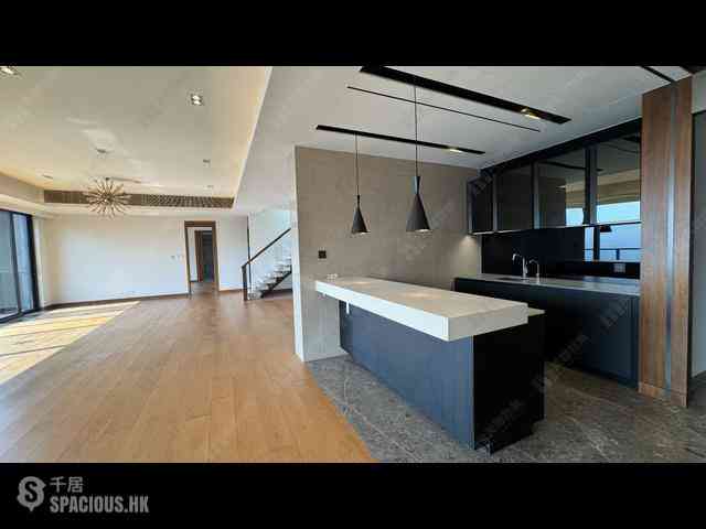 Mid Levels West - University Heights 28