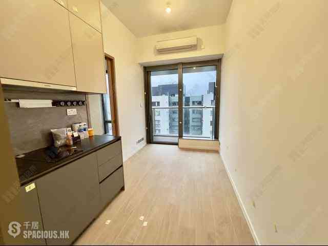 Sai Ying Pun - Des Voeux W Residence 01