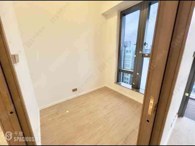 Sai Ying Pun - Des Voeux W Residence 02