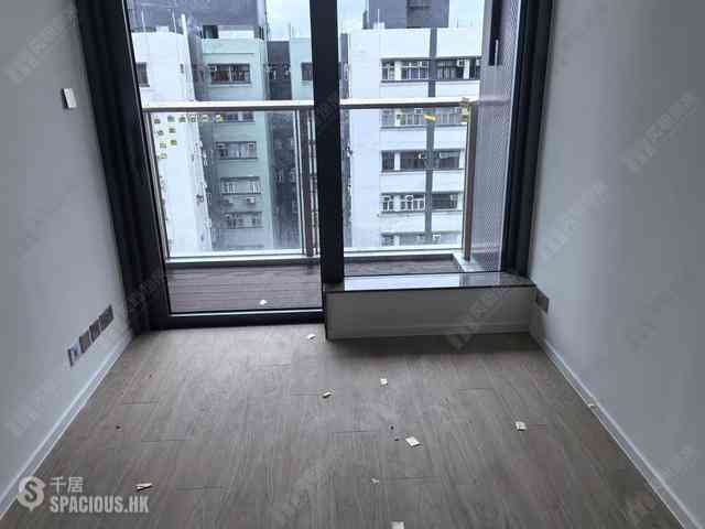 Sai Ying Pun - Des Voeux W Residence 13