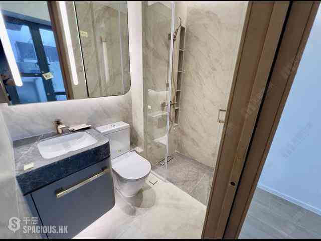 Sai Ying Pun - Des Voeux W Residence 17