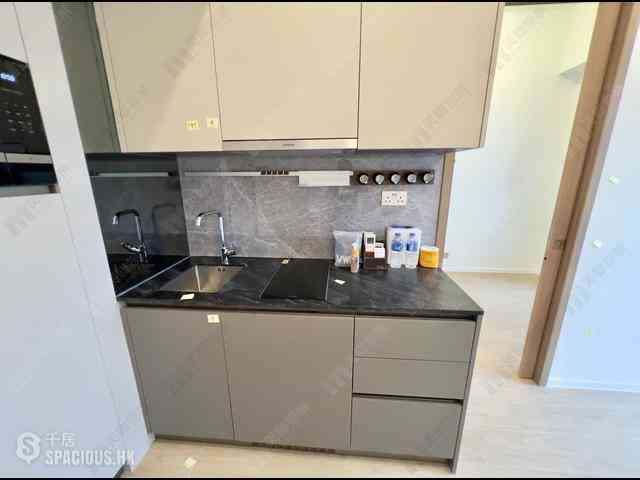 Sai Ying Pun - Des Voeux W Residence 19