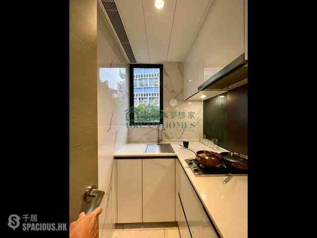 Sai Ying Pun - The Queens 07