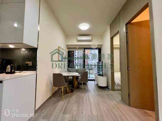 Sai Ying Pun - The Queens 02