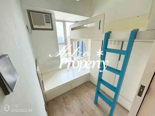 Sai Ying Pun - Centre Place 06