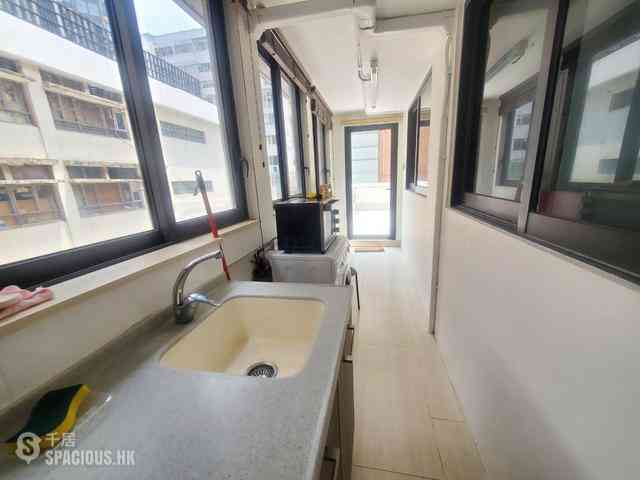 Wan Chai - Chin Hung Building 03