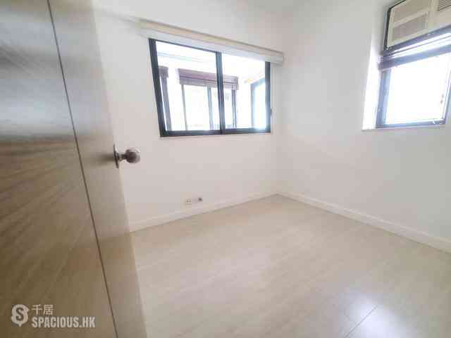 Wan Chai - Chin Hung Building 05