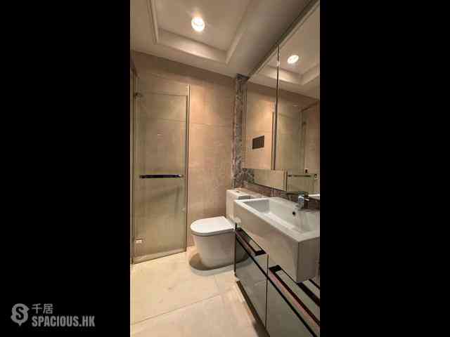 Wan Chai - The Avenue Phase 2 Block 2 05