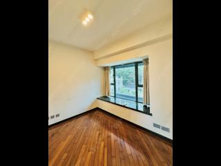 Mid Levels West - 80 Robinson Road 03