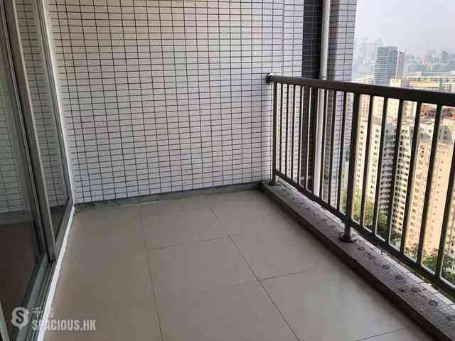 Braemar Hill - Sky Scraper 01
