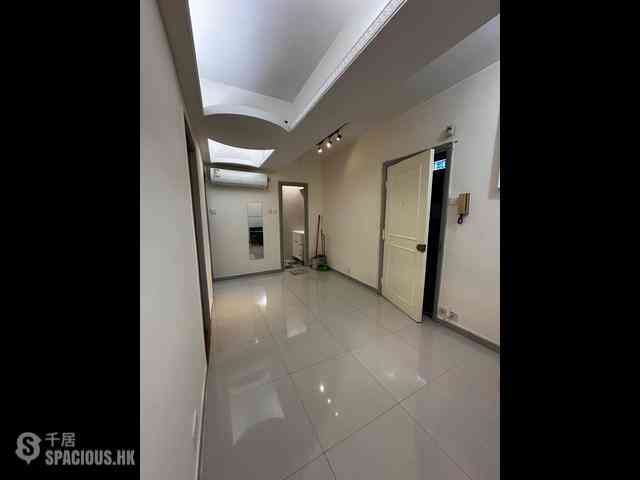 Kennedy Town - Luen Hing Apartments 01