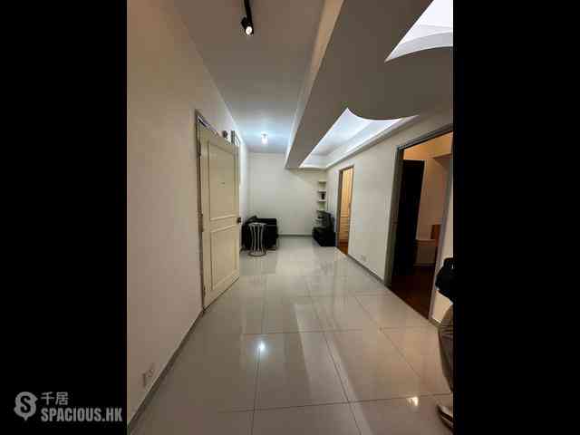 Kennedy Town - Luen Hing Apartments 02
