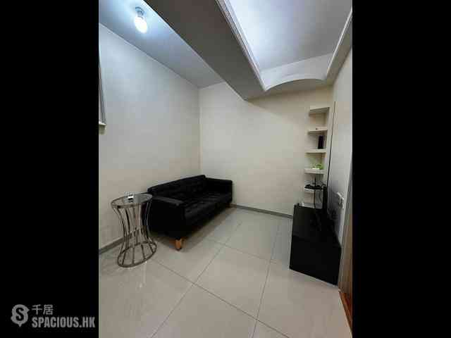 Kennedy Town - Luen Hing Apartments 03