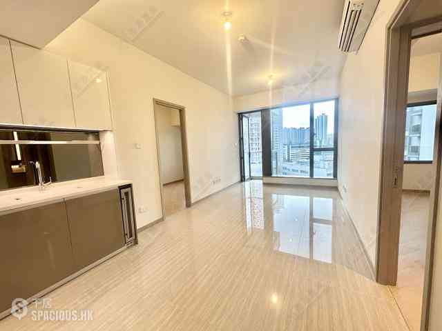 Wong Chuk Hang - The Southside Phase 1 Southland Tower 2A 01