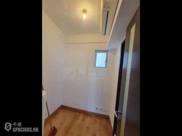 West Kowloon - The Harbourside Block 3 04
