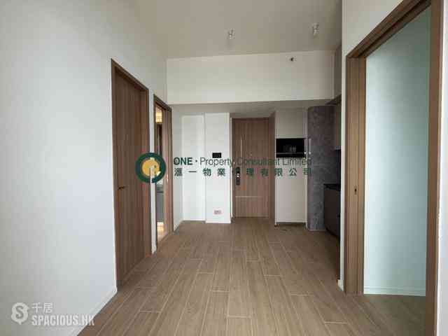 Sai Ying Pun - Des Voeux W Residence 01