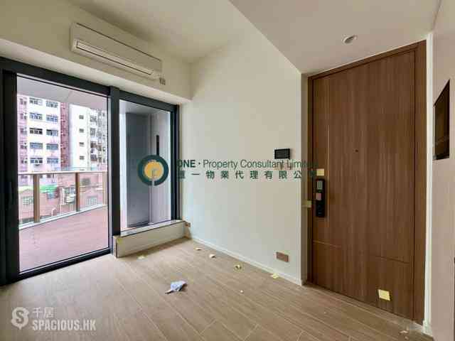 Sai Ying Pun - Des Voeux W Residence 01