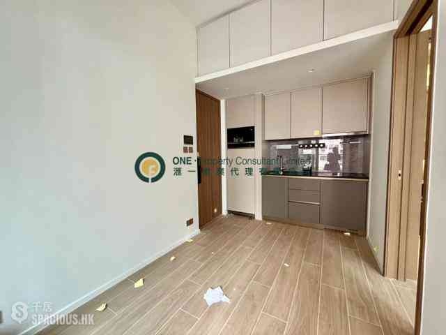 Sai Ying Pun - Des Voeux W Residence 02